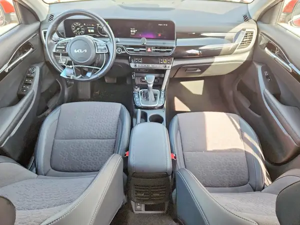 KNDEUCAA7R7551033 2024 KIA SELTOS - Image 8