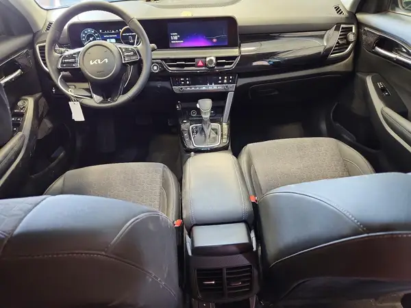 KNDEUCAA7R7600747 2024 KIA SELTOS - Image 8