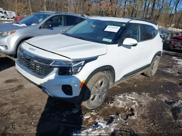 KNDEUCAA7R7608590 2024 KIA SELTOS - Image 2
