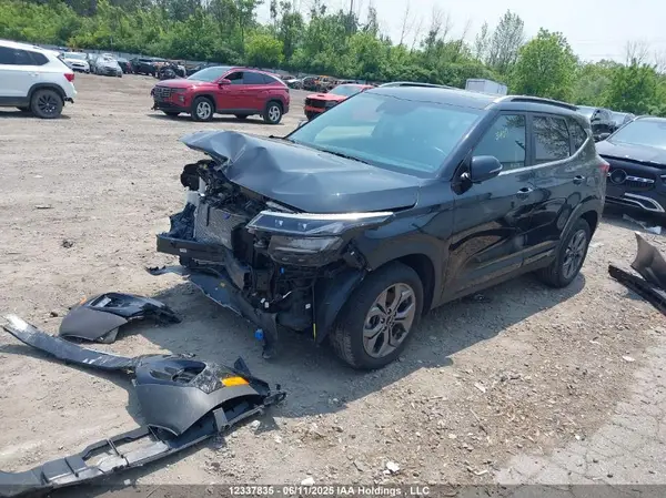 KNDEUCAA7R7621114 2024 KIA SELTOS - Image 2