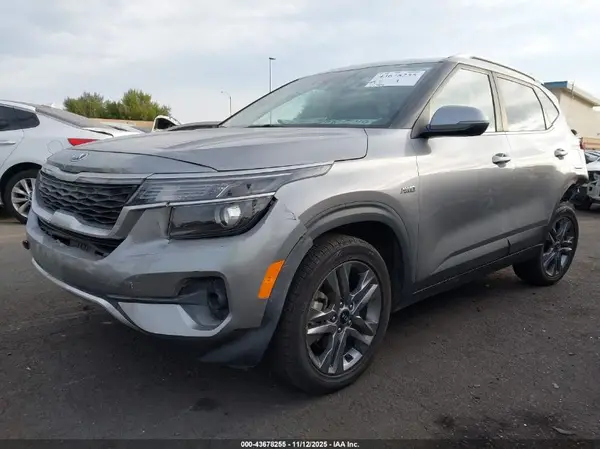 KNDEUCAA8M7075187 2021 KIA SELTOS - Image 2