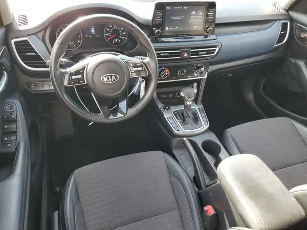 KNDEUCAA8M7082320 2021 KIA SELTOS - Image 8