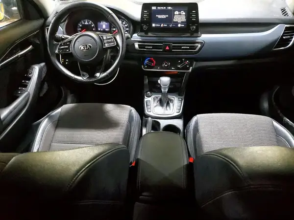 KNDEUCAA8M7129880 2021 KIA SELTOS - Image 8