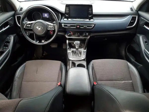 KNDEUCAA8M7163737 2021 KIA SELTOS - Image 8