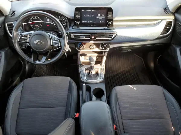 KNDEUCAA8M7187505 2021 KIA SELTOS - Image 8