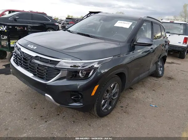 KNDEUCAA8R7488105 2024 KIA SELTOS - Image 2