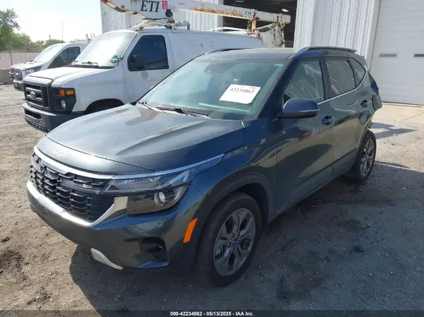 KNDEUCAA8R7551736 2024 KIA SELTOS - Image 2