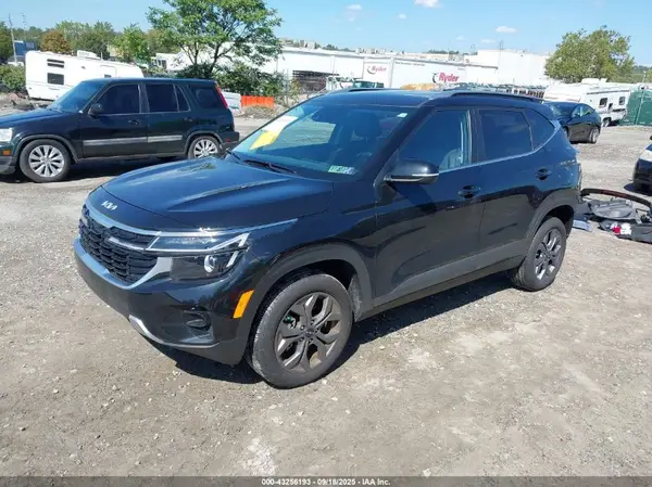 KNDEUCAA8R7606735 2024 KIA SELTOS - Image 2
