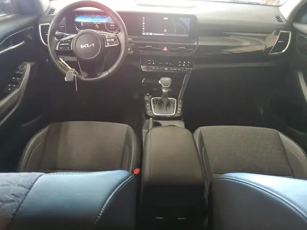 KNDEUCAA8R7611210 2024 KIA SELTOS - Image 8
