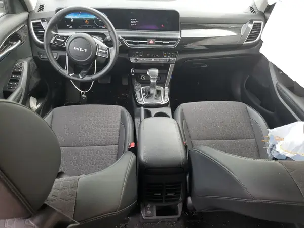KNDEUCAA8R7617024 2024 KIA SELTOS - Image 8