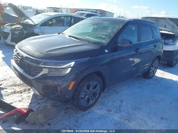 KNDEUCAA8S7771755 2025 KIA SELTOS - Image 2