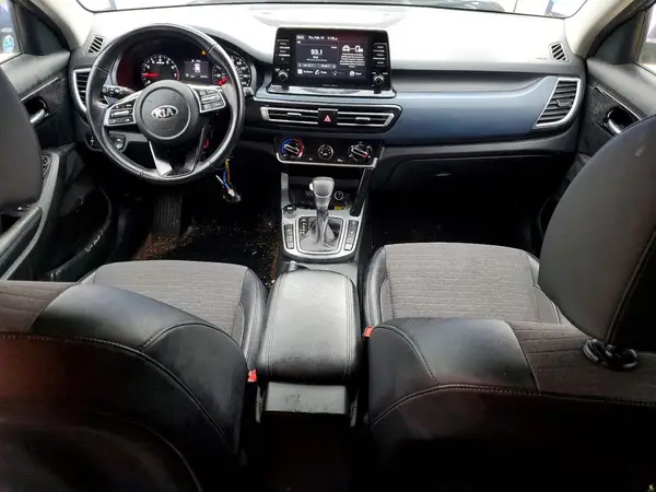 KNDEUCAA9M7052114 2021 KIA SELTOS - Image 8