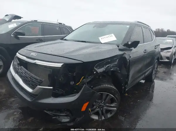 KNDEUCAA9M7069723 2021 KIA SELTOS - Image 2