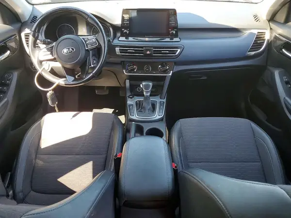 KNDEUCAA9M7120928 2021 KIA SELTOS - Image 8
