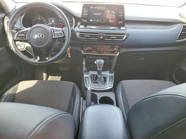 KNDEUCAA9M7122159 2021 KIA SELTOS - Image 8