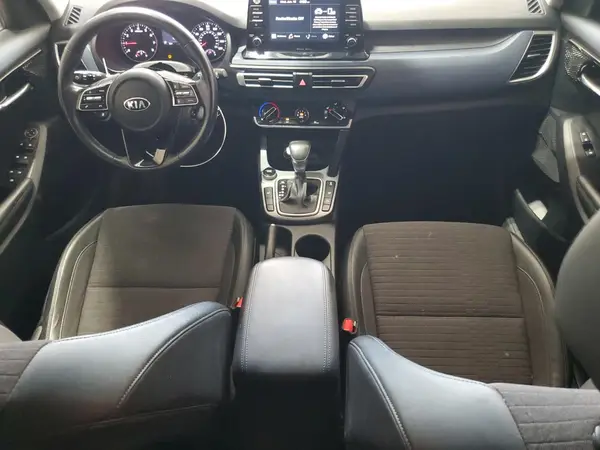 KNDEUCAA9M7140144 2021 KIA SELTOS - Image 8