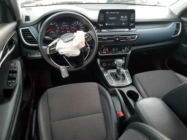 KNDEUCAA9M7162614 2021 KIA SELTOS - Image 8