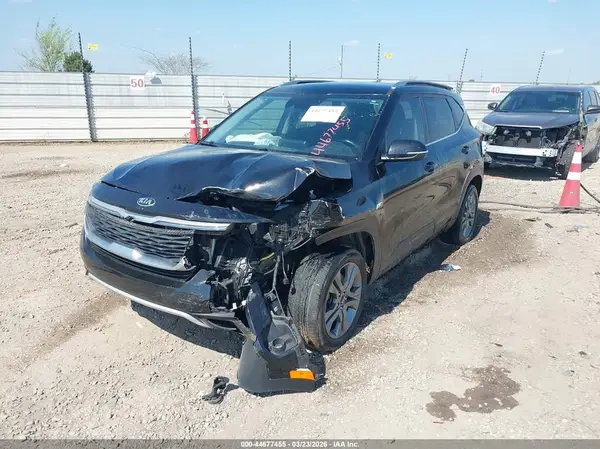 KNDEUCAA9M7167523 2021 KIA SELTOS - Image 2