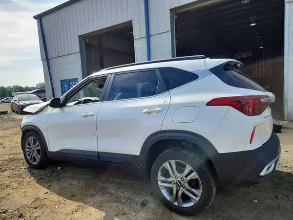 KNDEUCAA9M7176819 2021 KIA SELTOS - Image 2