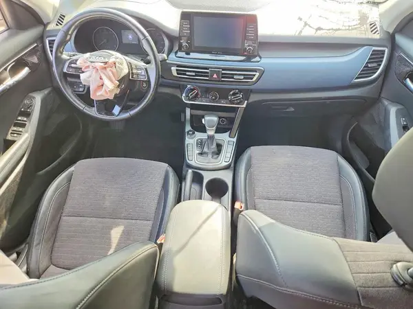 KNDEUCAA9M7176819 2021 KIA SELTOS - Image 8