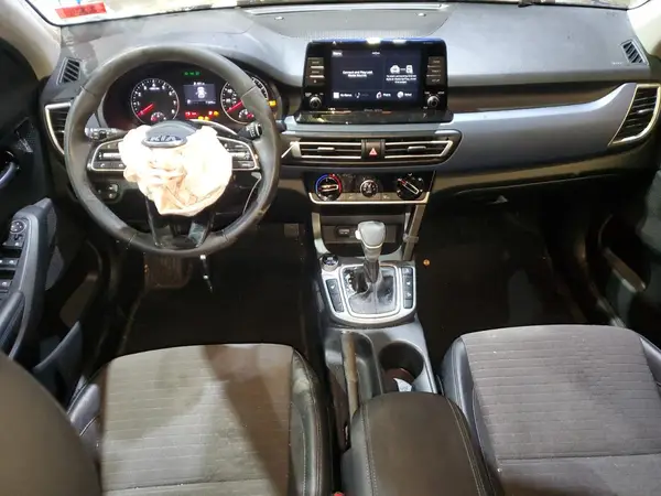 KNDEUCAA9M7188761 2021 KIA SELTOS - Image 8