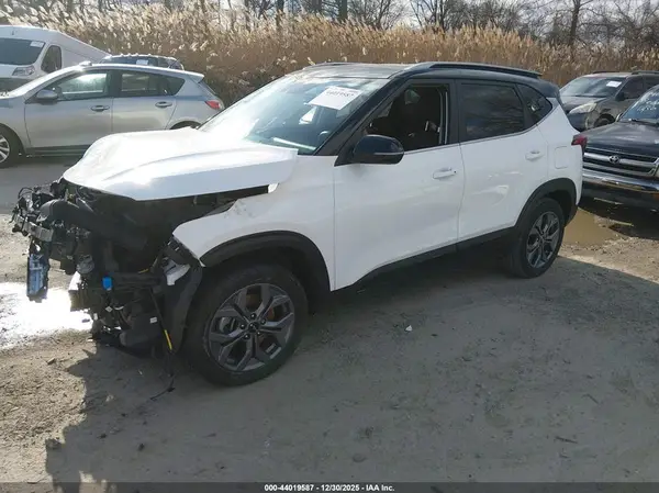 KNDEUCAA9R7565578 2024 KIA SELTOS - Image 2