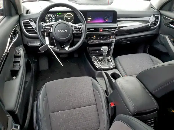 KNDEUCAA9R7580484 2024 KIA SELTOS - Image 8