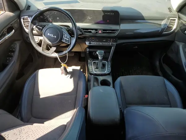 KNDEUCAA9R7585989 2024 KIA SELTOS - Image 8