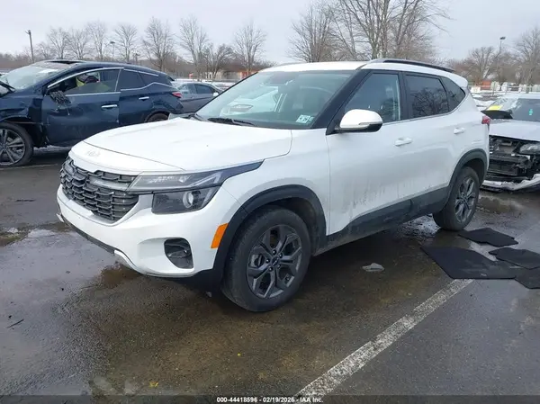 KNDEUCAA9R7611118 2024 KIA SELTOS - Image 2