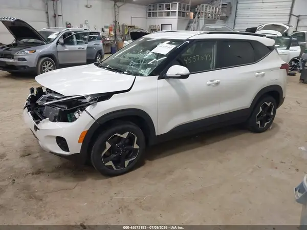 KNDEUCAA9S7683460 2025 KIA SELTOS - Image 2