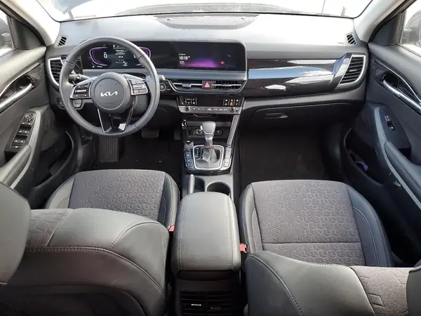 KNDEUCAA9S7700130 2025 KIA SELTOS - Image 8