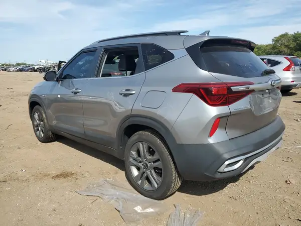 KNDEUCAAXM7043499 2021 KIA SELTOS - Image 2