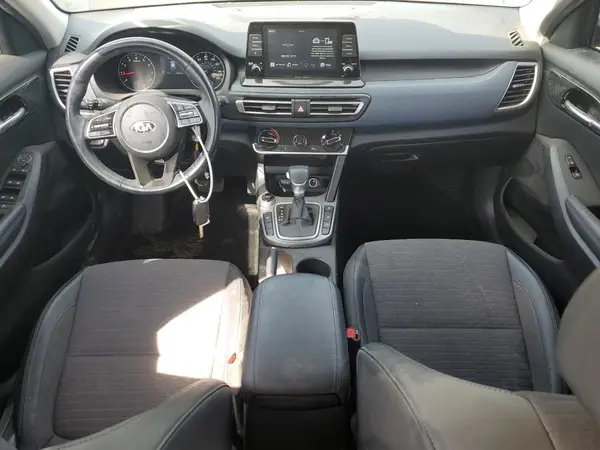 KNDEUCAAXM7043499 2021 KIA SELTOS - Image 8