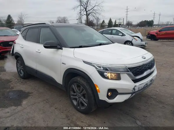 KNDEUCAAXM7057662 2021 KIA SELTOS - Image 1
