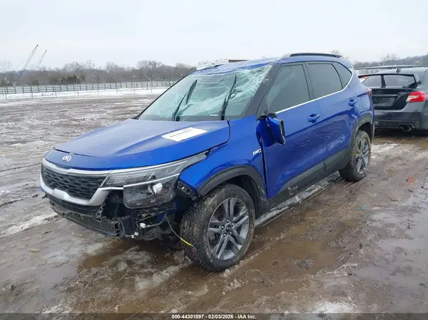 KNDEUCAAXM7083226 2021 KIA SELTOS - Image 2