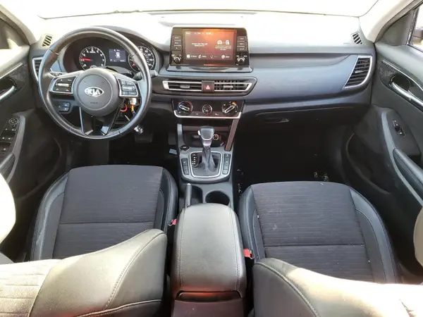 KNDEUCAAXM7085719 2021 KIA SELTOS - Image 8