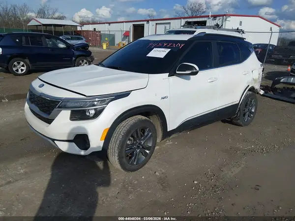 KNDEUCAAXM7085770 2021 KIA SELTOS - Image 2
