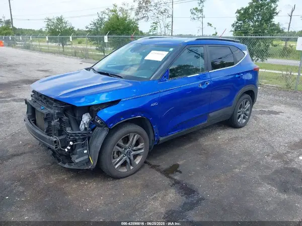 KNDEUCAAXM7092301 2021 KIA SELTOS - Image 2