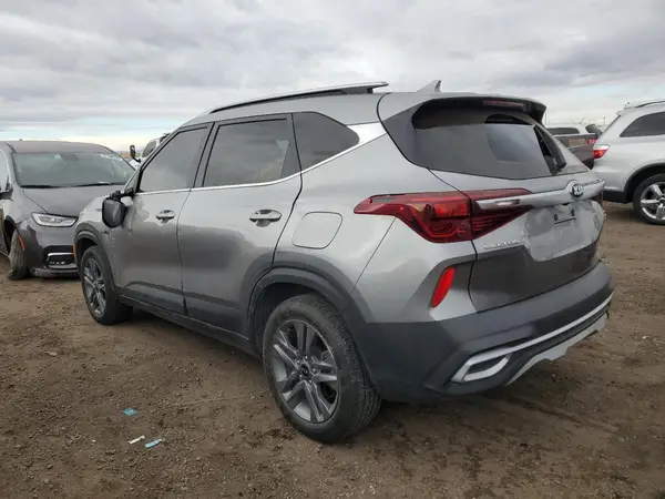 KNDEUCAAXM7096882 2021 KIA SELTOS - Image 2