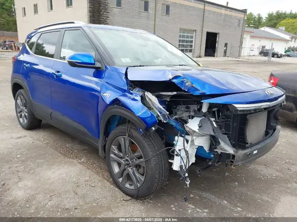 KNDEUCAAXM7121179 2021 KIA SELTOS - Image 1