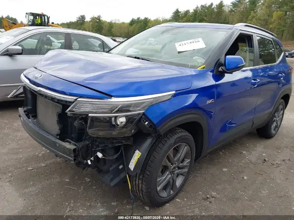 KNDEUCAAXM7121179 2021 KIA SELTOS - Image 2