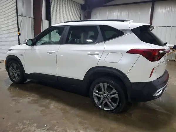 KNDEUCAAXM7125443 2021 KIA SELTOS - Image 2