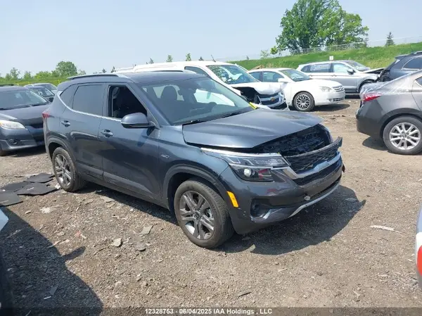 KNDEUCAAXM7152349 2021 KIA SELTOS - Image 1