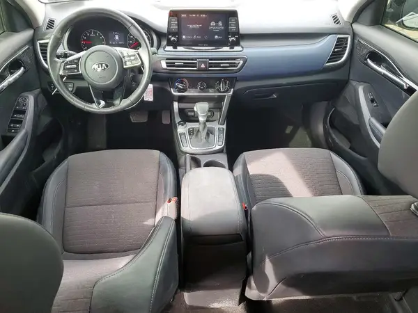KNDEUCAAXM7156580 2021 KIA SELTOS - Image 8
