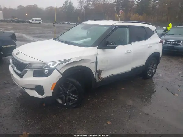 KNDEUCAAXM7165067 2021 KIA SELTOS - Image 2