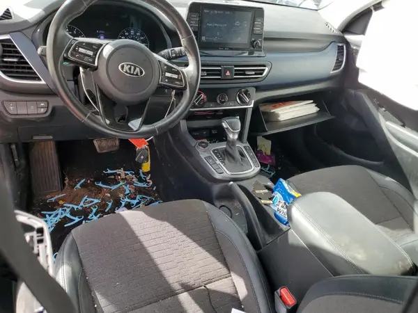 KNDEUCAAXM7168129 2021 KIA SELTOS - Image 8