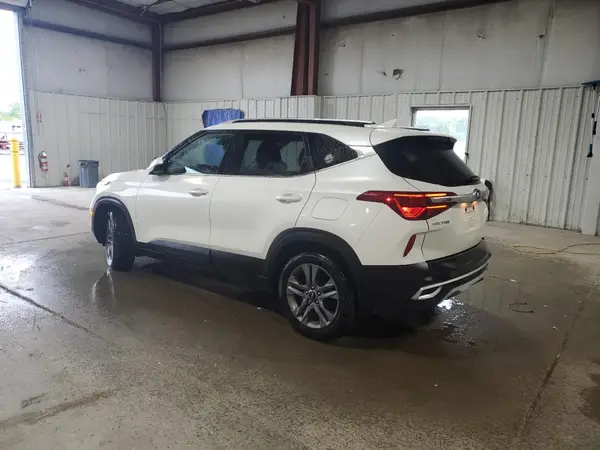 KNDEUCAAXM7169264 2021 KIA SELTOS - Image 2