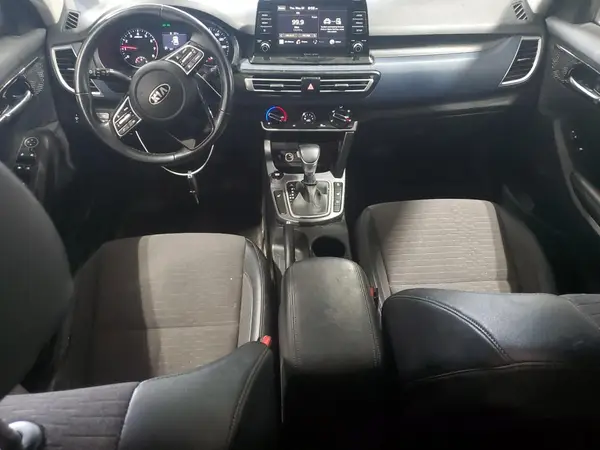 KNDEUCAAXM7169264 2021 KIA SELTOS - Image 8