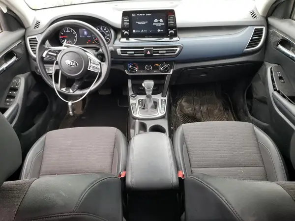 KNDEUCAAXM7170110 2021 KIA SELTOS - Image 8