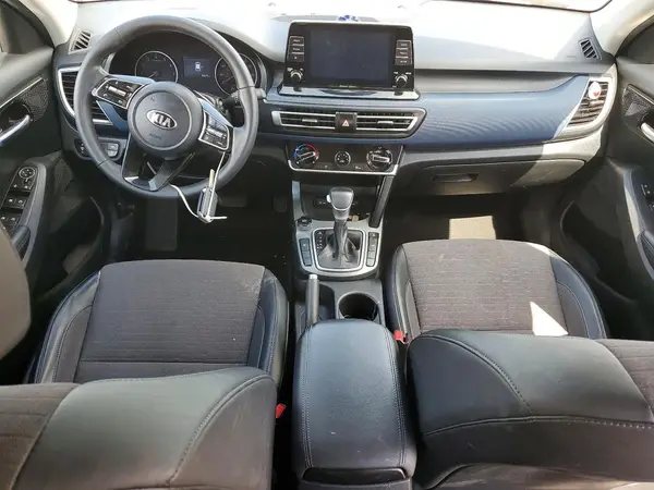 KNDEUCAAXM7172407 2021 KIA SELTOS - Image 8